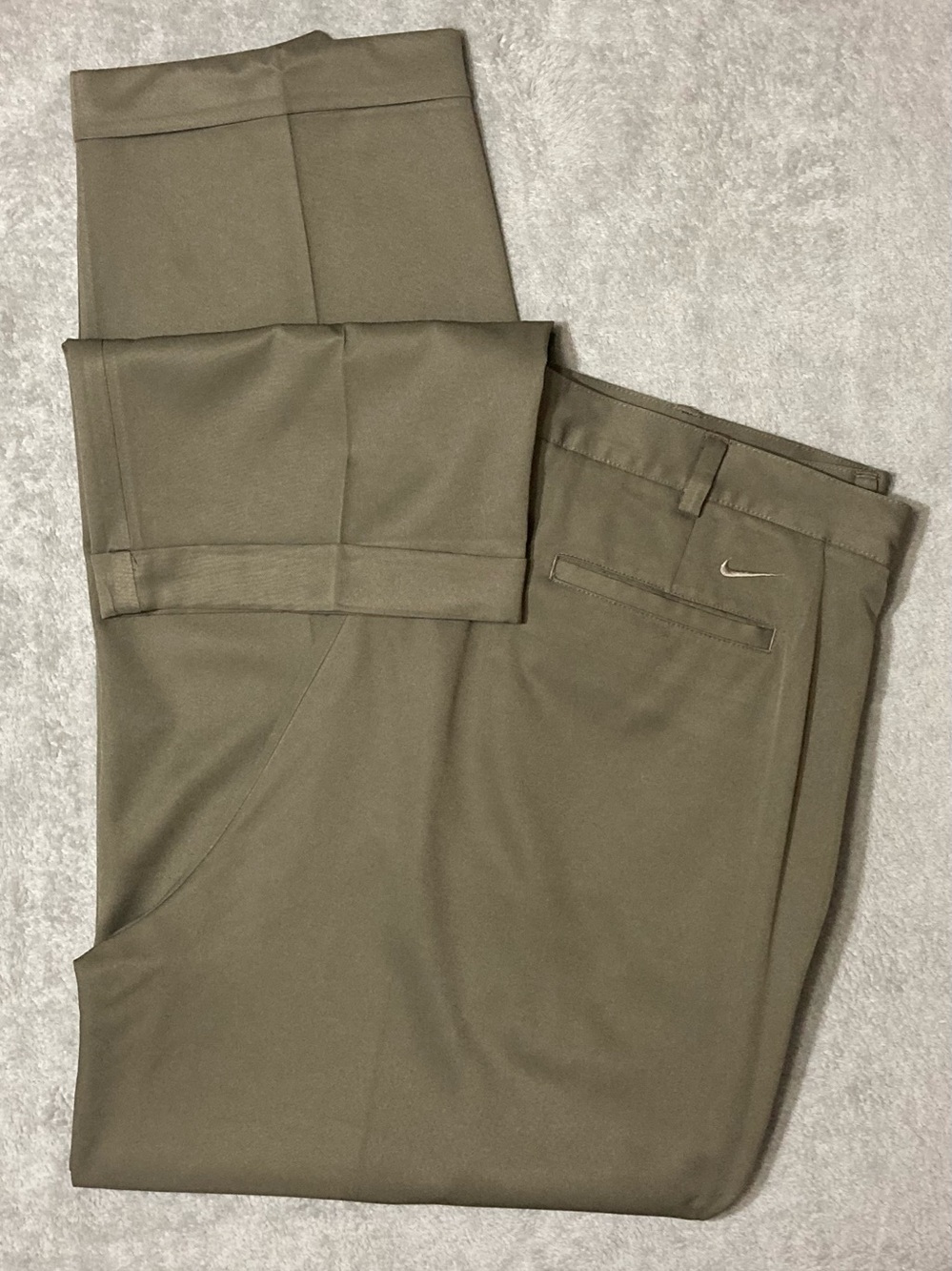 Nike Golf Pants Mens Size 42x32 Green Pleated Cuffed